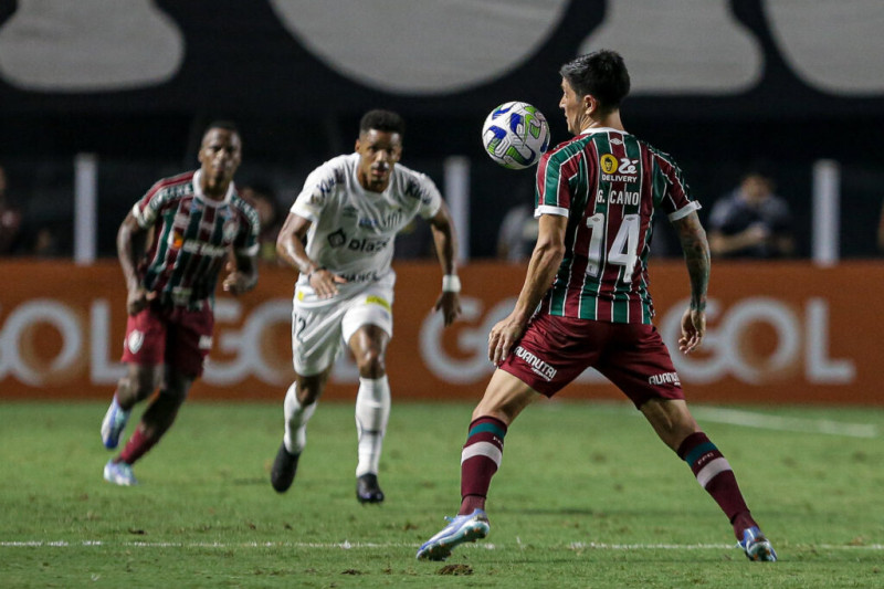 Santos vs. Fluminense: A Tale of Two Titans