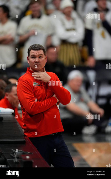Wildcats' Wild Ride: Tommy Lloyd's Unyielding Grip on Arizona Basketball