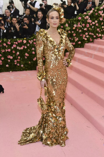 Emily Blunt Sizzles at Met Gala 2026 with a $500,000 Pearl Necklace