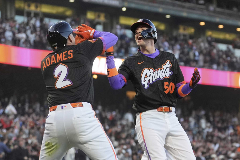 Pirates' Dominant Victory Overshadows Giants' Struggles