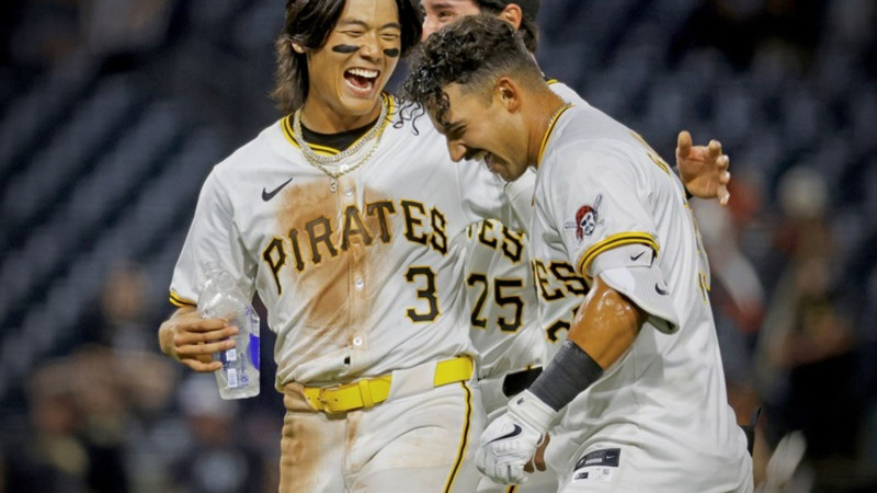 Pirates Score Season-High 20 Hits in Dominant Victory Over Giants