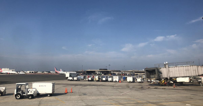 United Airlines Flight Clips Truck and Pole in Dramatic Newark Landing