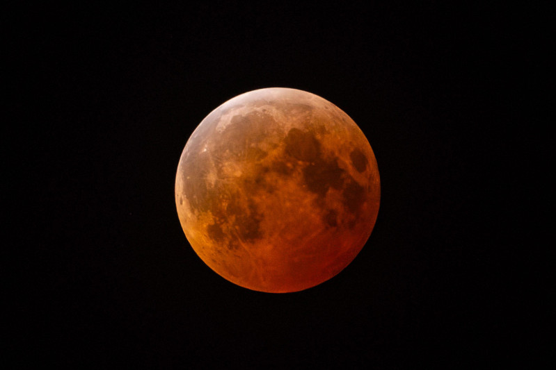 Full Moon Tonight: A Spectacular Lunar Show in the Heart of Paris