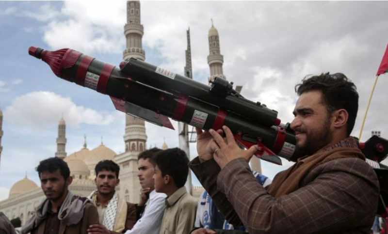 Houthi Missile Strikes on Saudi Red Sea Oil Sites Spur Military Response