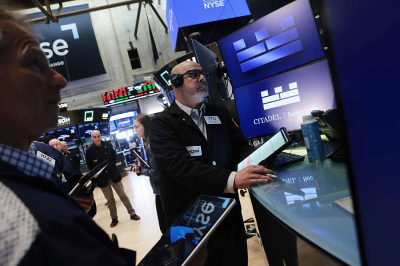 Market Panic: Dow Dives 500 Points As Tech Giants Crumble