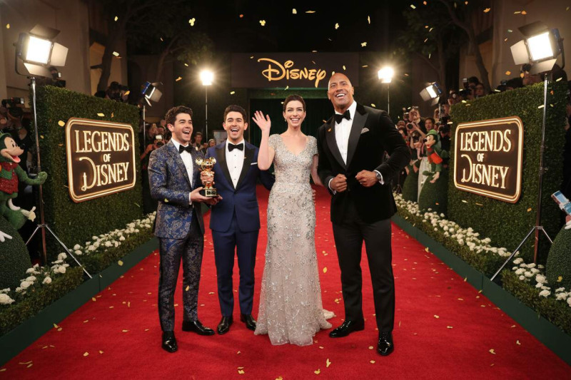 Anne Hathaway Honored as Disney Legend at Prestigious D23 Ceremony
