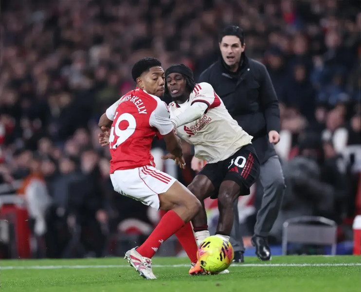 Arsenal's Dominant Kickoff: Gunners Crush Coventry in Premier League Opener