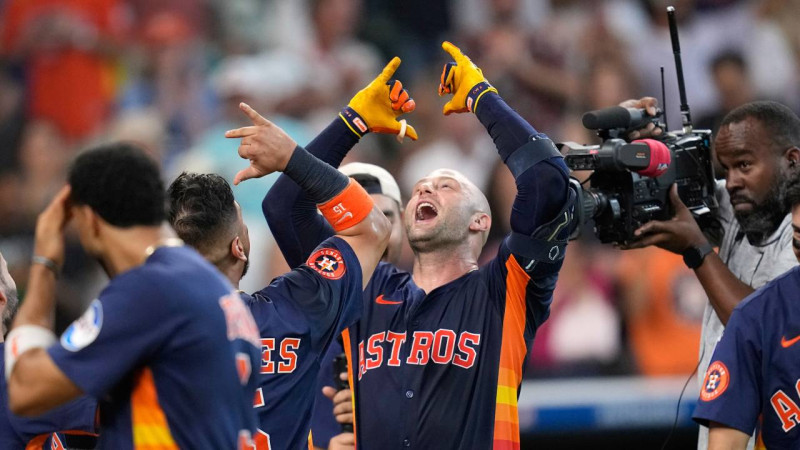 Astros Clinch Stunning Victory with Walker's Walk-Off Homer
