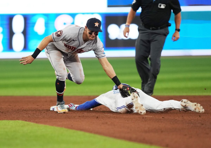 Astros Demolish Blue Jays With Trammell's Three-Run Blast