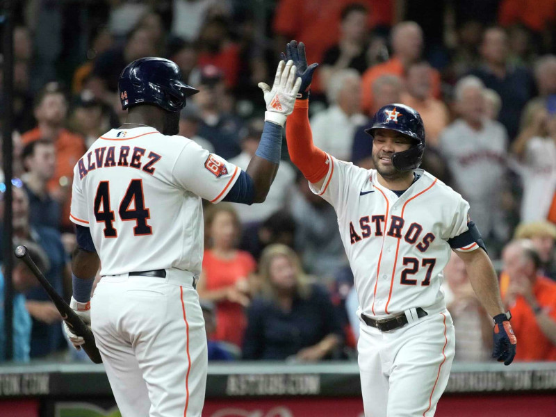 Astros' Trammell and Altuve Spark Victory Over Blue Jays