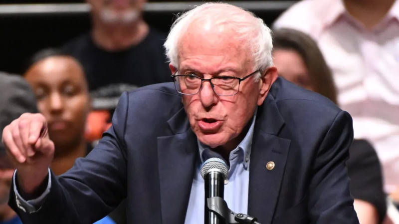 Bernie Sanders Urges Democratic Leaders to Ban Super PACs in Primaries