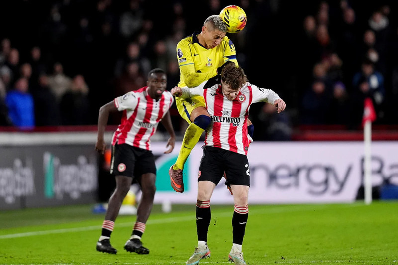 Brentford Stuns Tottenham: A Night of Surprises in the Premier League