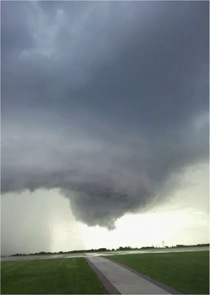 Chaos Unleashed: Tornadoes Rip Through Chicago