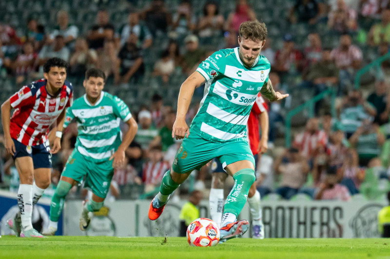 Chivas' Penalty Win Over Santos Laguna Highlights Milito's Struggles