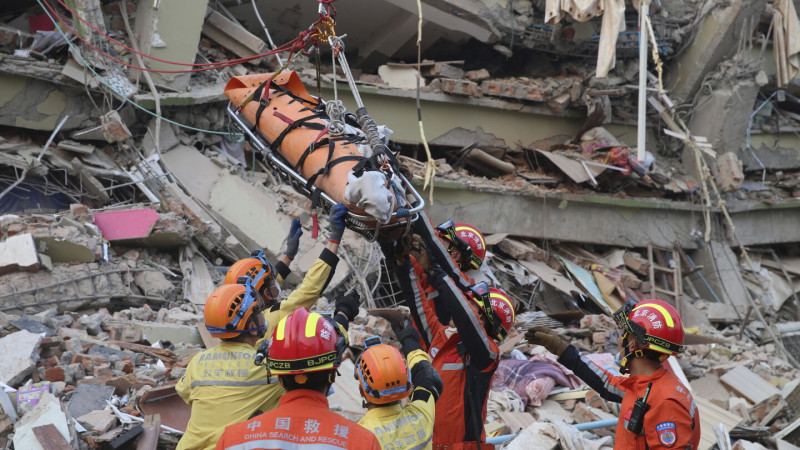 Colombian Devastation: 7.4 Earthquake Leaves Hundreds Injured, Dozens Dead, and Many Trapped