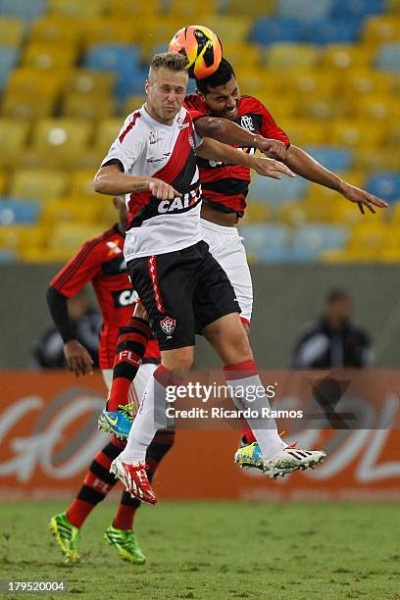 Flamengo Battles Vitória in High-Stakes Brazilian Serie A Match