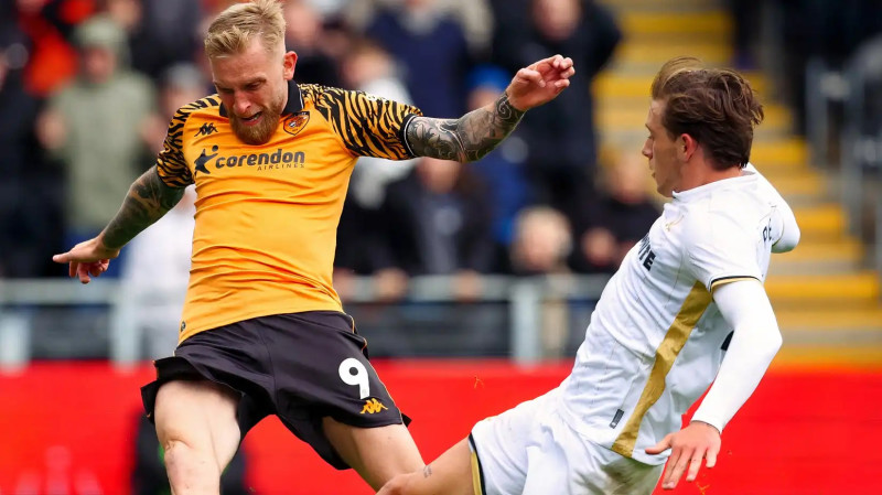 Hull City Shocks United in Premier League Opener