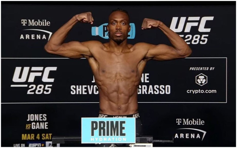 Jalin Turner Delivers Knockout in UFC 330