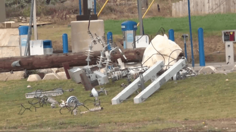 Naalehu Battles Power Outages Amid Lala's Destruction