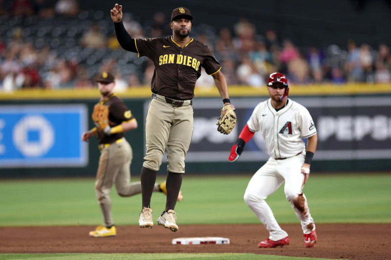 Padres vs. Diamondbacks: Tawa Propels Arizona to Thrilling Victory