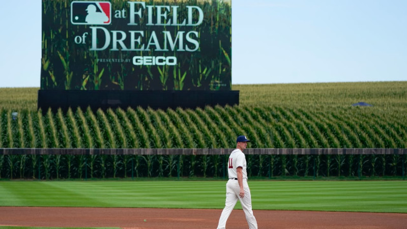 Phillies Clash with Twins in Iconic Field of Dreams Game