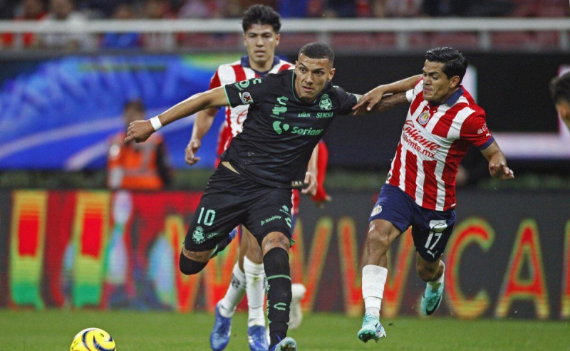 Santos vs Guadalajara: A Tense Match Ends in Surprising Defeat