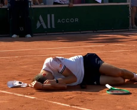 Tennis Drama Unfolds as Jakub Mensik Faces Medical Scare at French Open