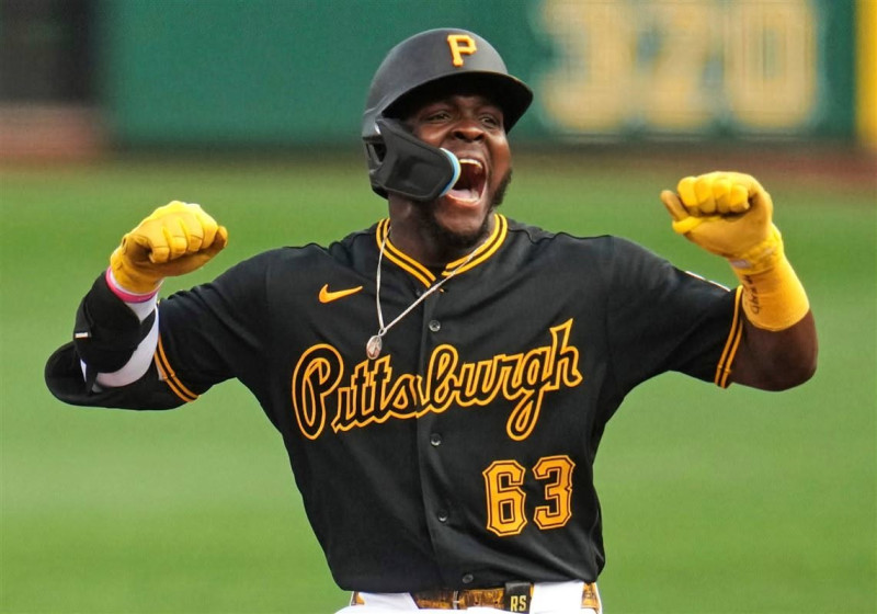 The Drama Unfolds: Late-Inning Heroics by Pirates Overcome Jansen in Thrilling Baseball Showdown