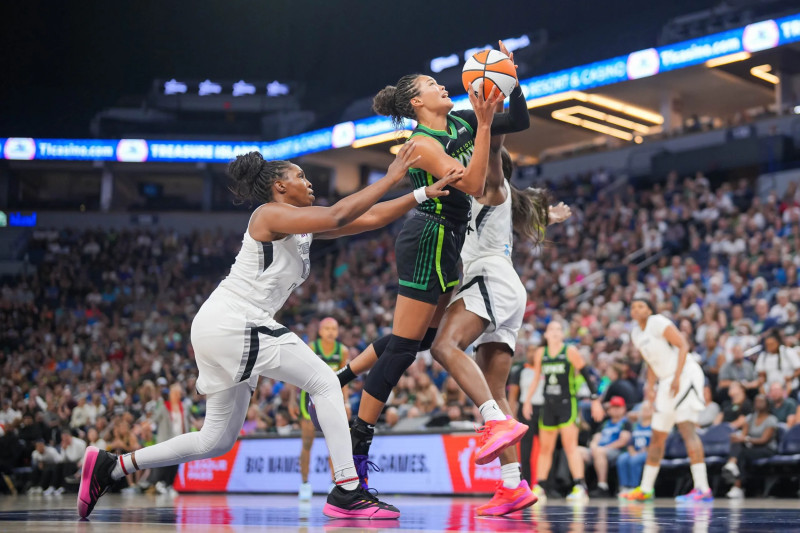 The Lynx and Collier Soar, Aces Descend