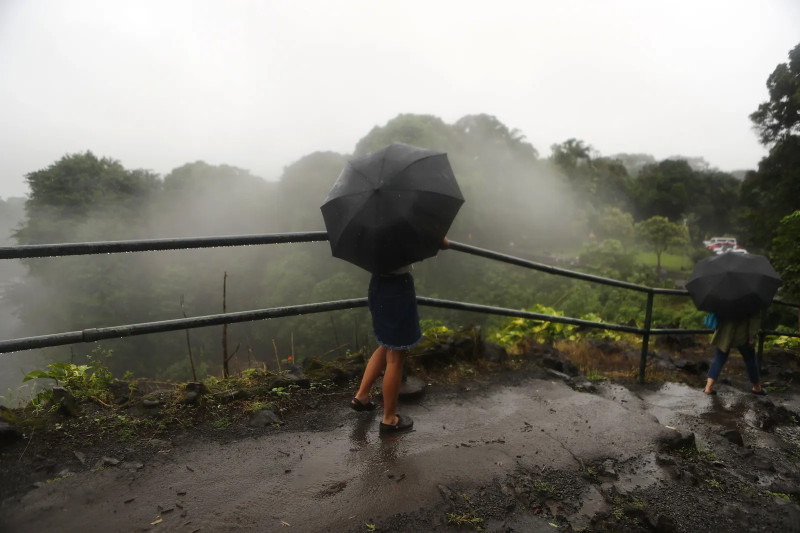 Tropical Storm Lala Leaves 190,000 Without Power in Hawaii