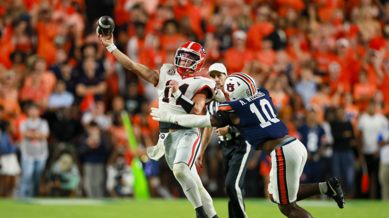Gunner Stockton's Western Kentucky Hilltoppers Face Off with the Dominant Georgia Bulldogs in Latest Football Showdown