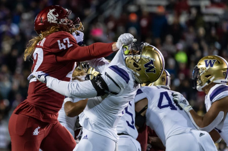 Huskies vs Cougars: Kirby Moore and Demond Williams Jr. Clash in Tense Rivalry