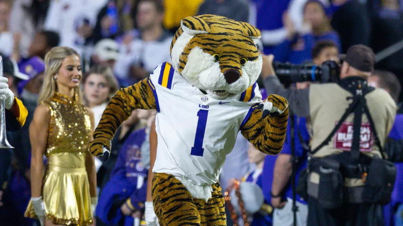 LSU Tigers Face Louisiana Tech Bulldogs in High-Stakes Showdown