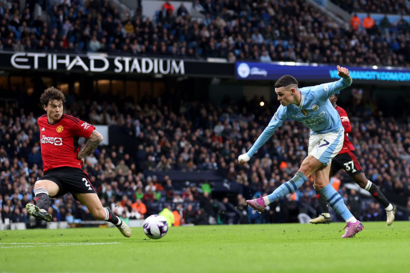 Man City's Foden Scores Two Goals, Manchester United Suffer a Blow at the Etihad