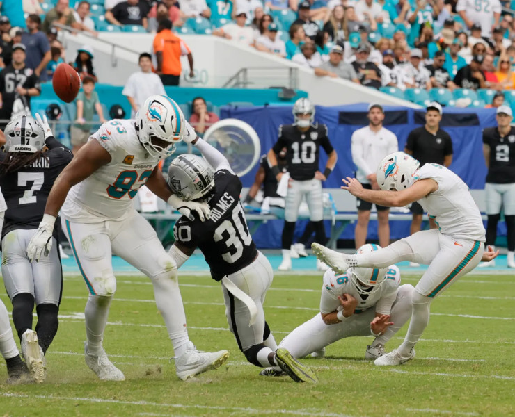 Miami Dolphins vs. Las Vegas Raiders: A Thrilling Showdown of Skill and Drama