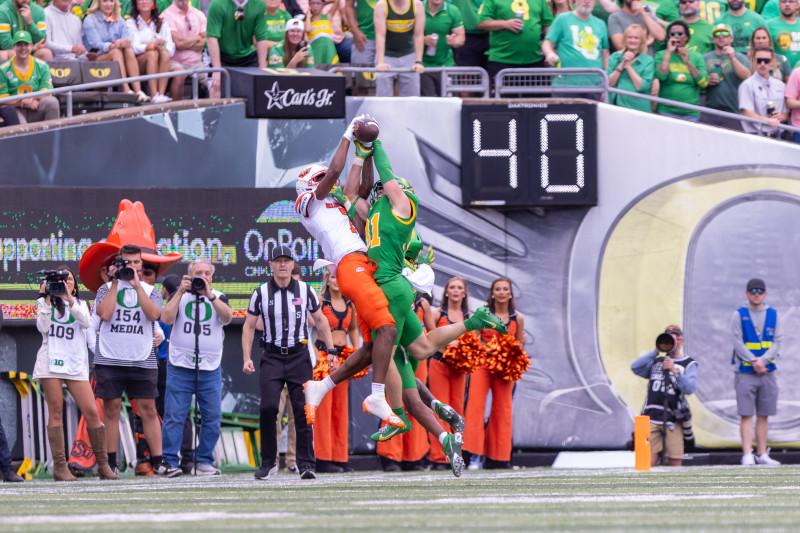Oklahoma State football vs Oregon Ducks rivalry: A tale of drama and controversy