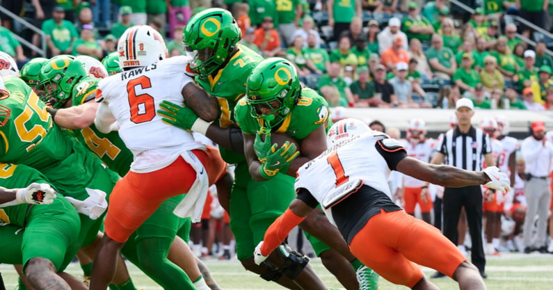 Oregon Ducks Face Off Against Oklahoma State Cowboys in Thriller