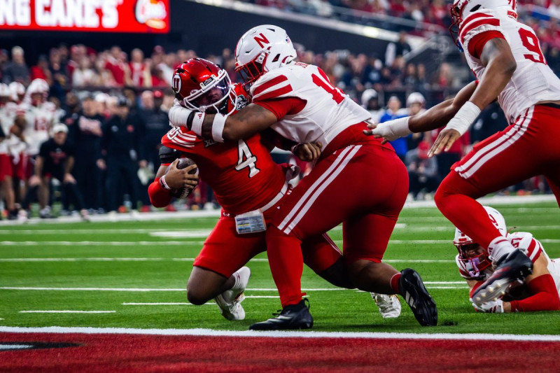 Razorbacks' Devon Dampier Stuns Utes with Late-Game Heroics