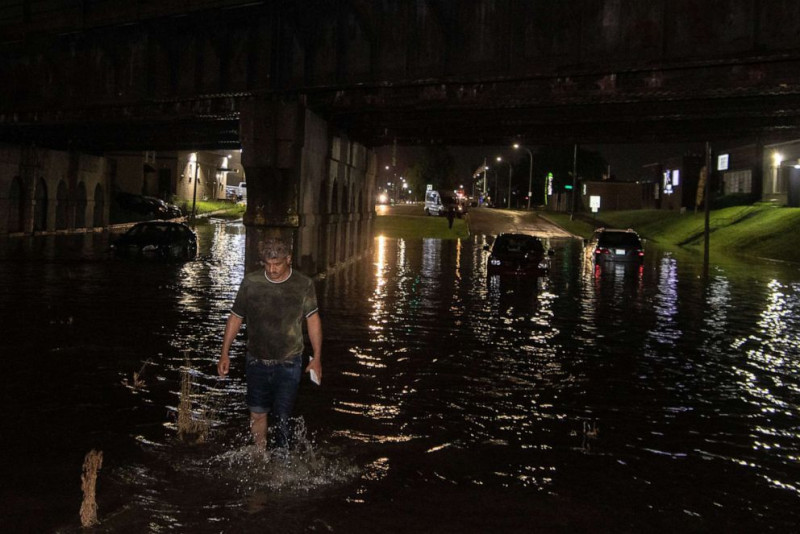 Strong Storms Leave Detroit Area in the Dark