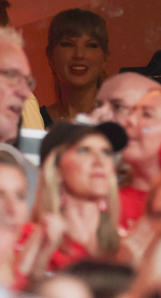 Taylor Swift's Surprise Appearance at Chiefs Game Sparks Fan Frenzy