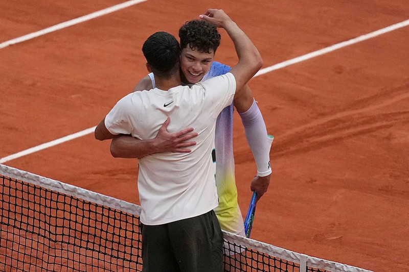 Tennis Sensation: Carlos Alcaraz vs. Ben Shelton Showdown Raises the Stakes at Flushing Meadows