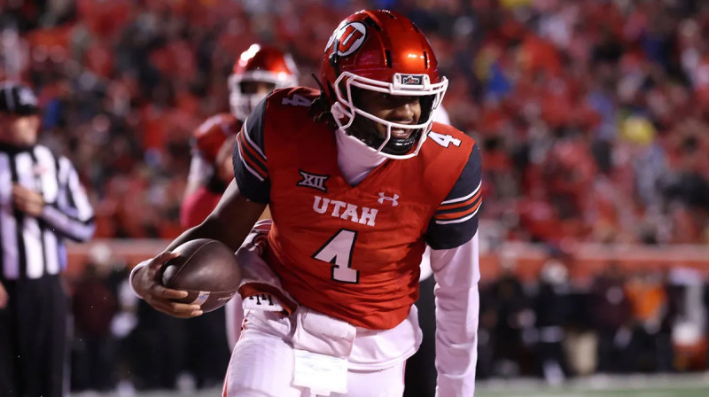 Tense Standstill: Devon Da' and the Razorbacks Clash with Utes