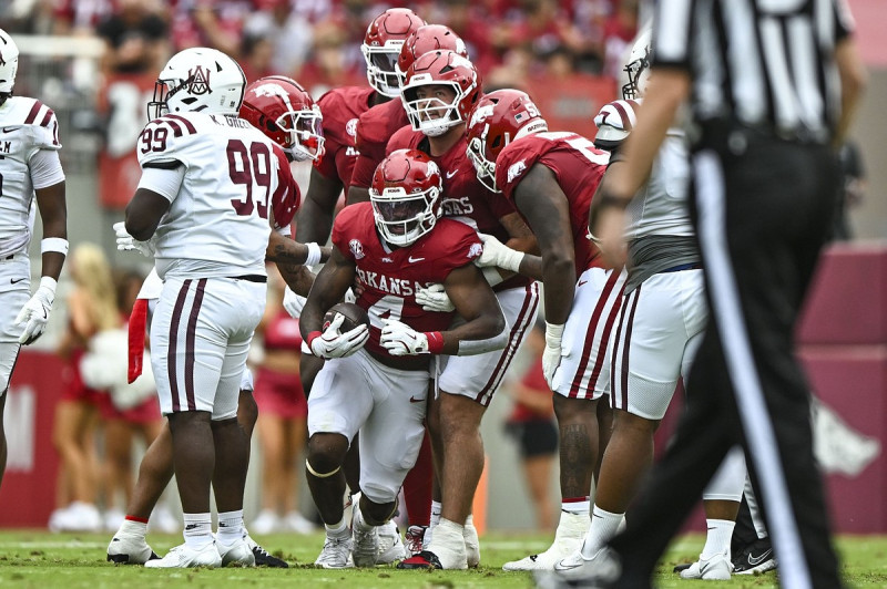 The Razorbacks and the Utes: Tonight's Football Showdown.