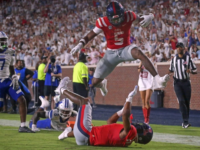 The Showdown That Shook the Gridiron: Ole Miss vs. Louisville Football