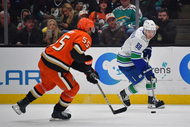 Anaheim Favored to Defeat Vancouver in Regulation at Honda Center