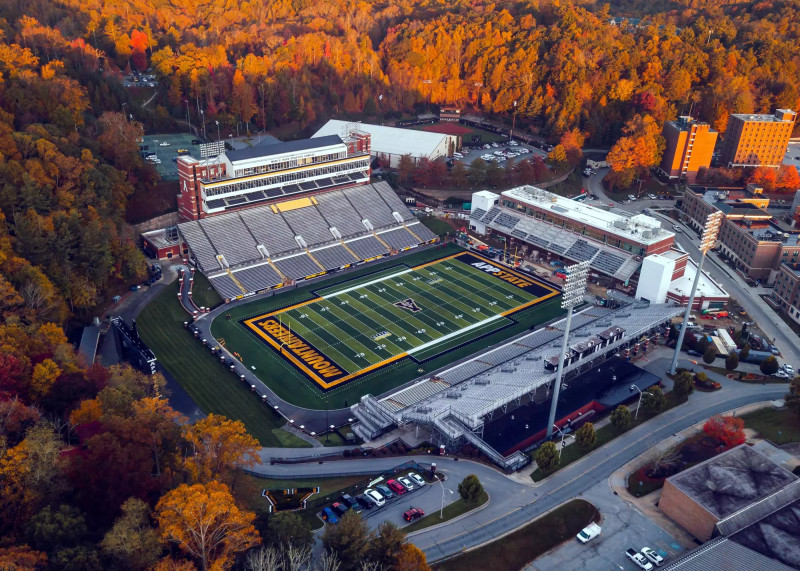 Mountaineers edge Coastal Carolina 35-32 in dramatic road win