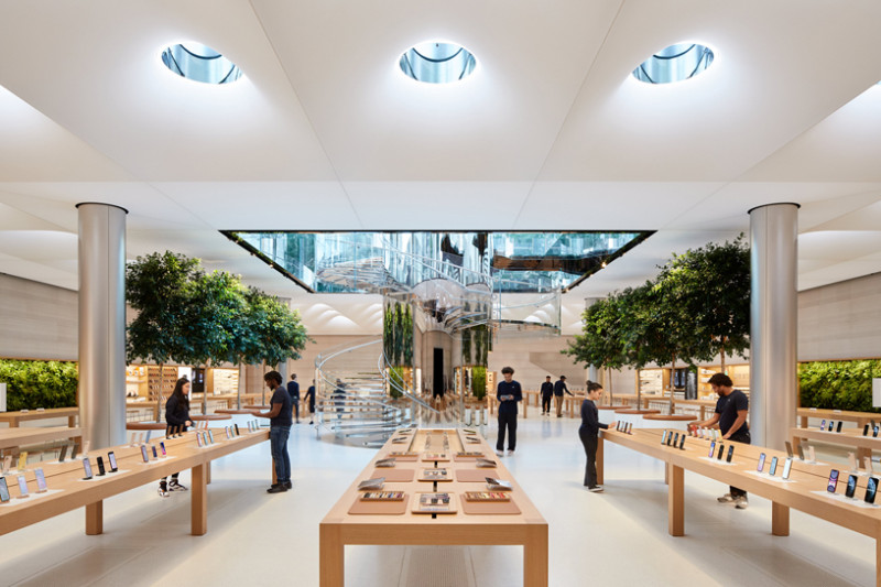 Apple fans line up for iPhone Duo pre‑order ahead of October 23 launch