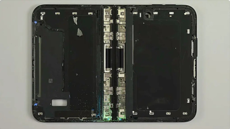 Apple's iPhone Duo: The latest in a string of hinge nightmares