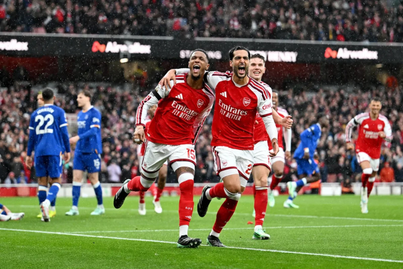 Arsenal beats Everton 2-0 to match Manchester City on goal difference