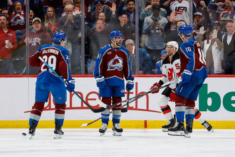 Avalanche Defeat Devils 5-2 on Home Ice